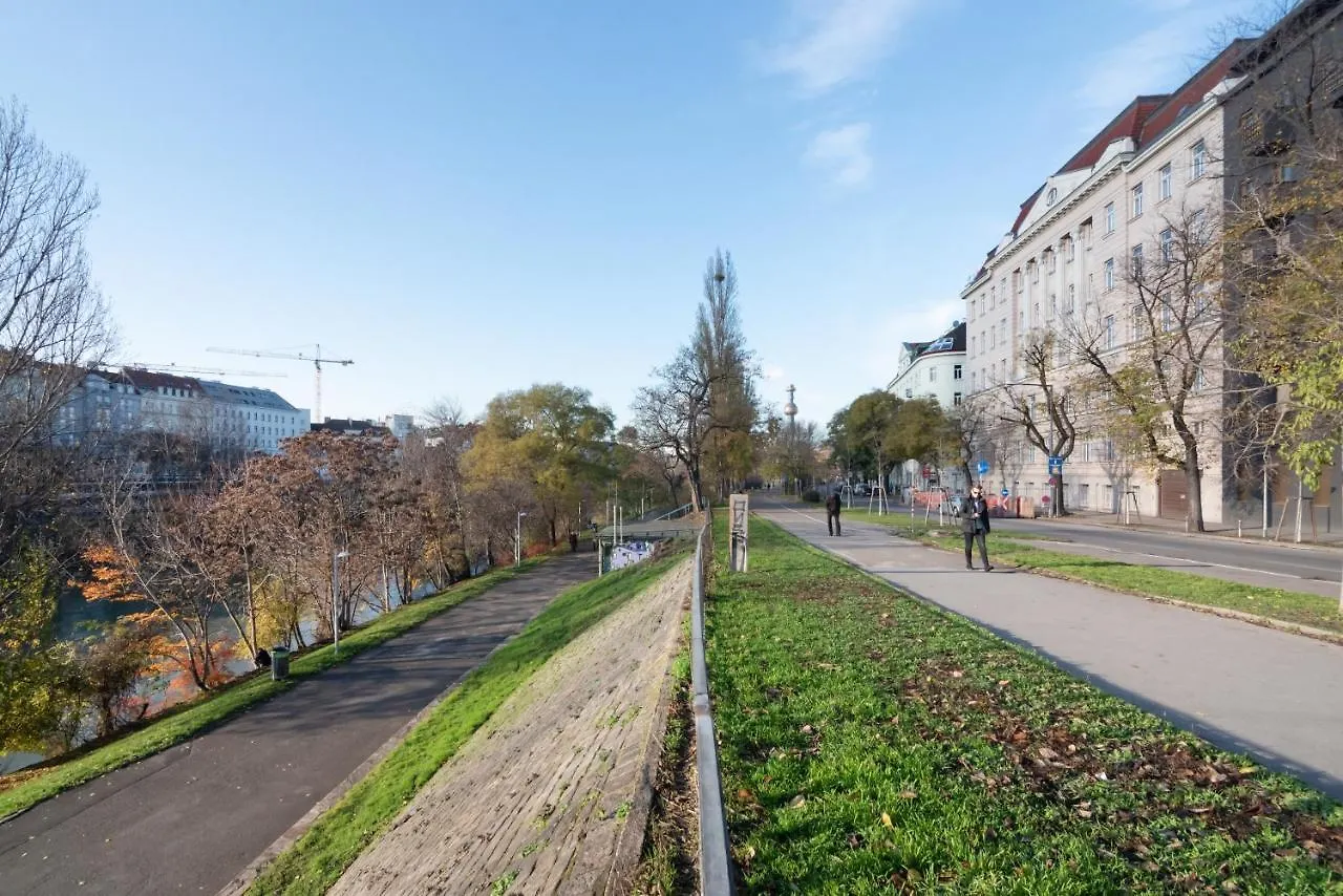 An Der Donau, 10 Minuten Ins Zentrum, Klimaanlage Vienna 0*,  Austria